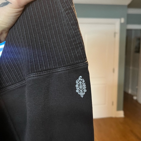 NWOT free people movement good karma leggings xs/s - Picture 4 of 6